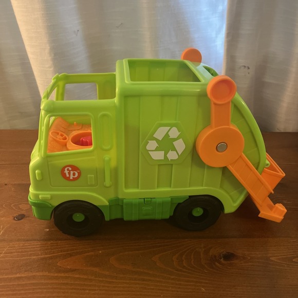 Fisher-Price Little People Recycling Garbage Truck Toy Musical Talking Toy Works - Picture 2 of 9